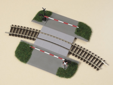 Level crossing with barrier<br /><a href='images/pictures/Auhagen/43655_2.jpg' target='_blank'>Full size image</a>
